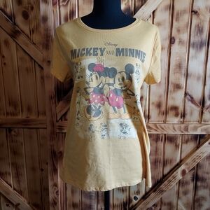 NWT Women's Disney classic Mickey and Minnie Mouse tshirt - small
